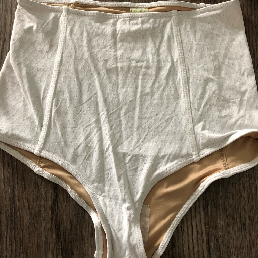 ✖️SOLD✖️ #kortnijeane “ Hi-waist Bottoms.